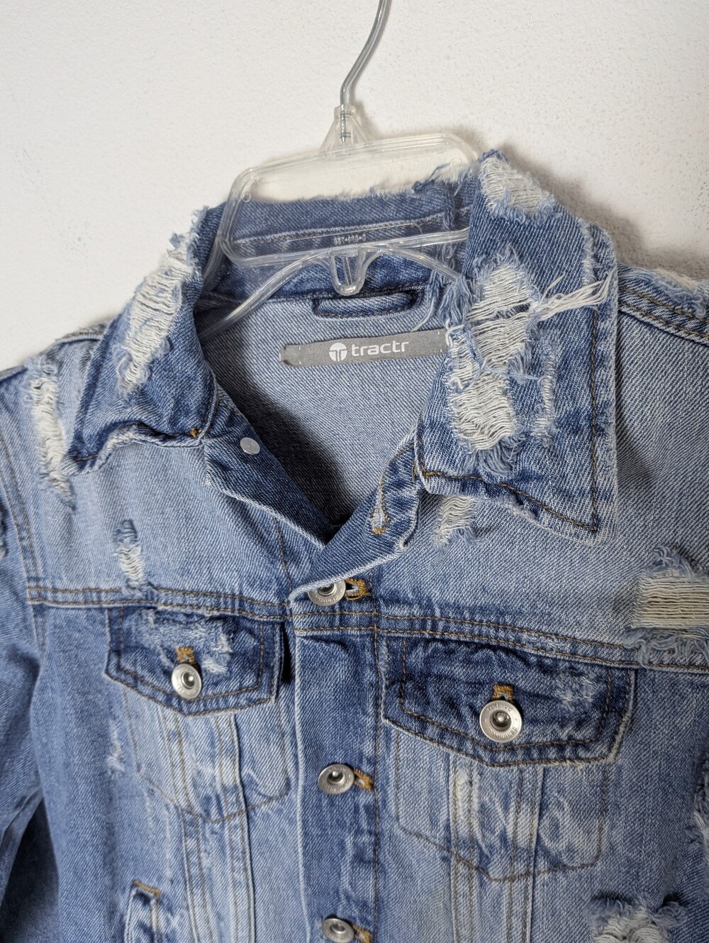 Tractr Women Blue Distressed Blue Denim Crop Jacket Size XS Ripped Festival Euc - Picture 3 of 8